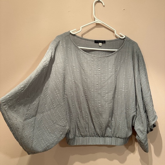 Flowy cropped blouse - Picture 2 of 3